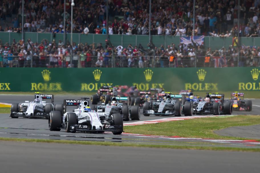 Al via  una sorpresa: le Williams di Massa e Bottas riescono a stare davanti alle due Mercedes. Reuters